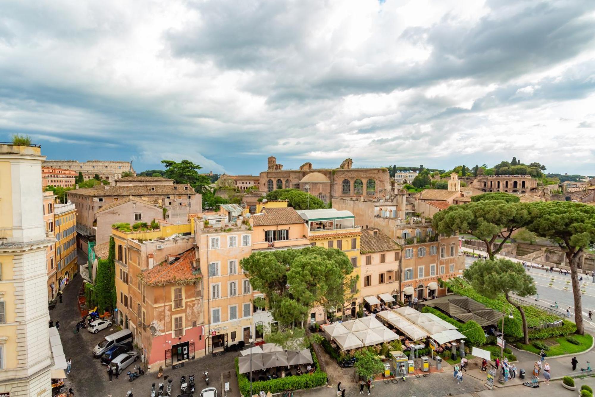 Maxima: Amazing View Of The Roman Forum Rom